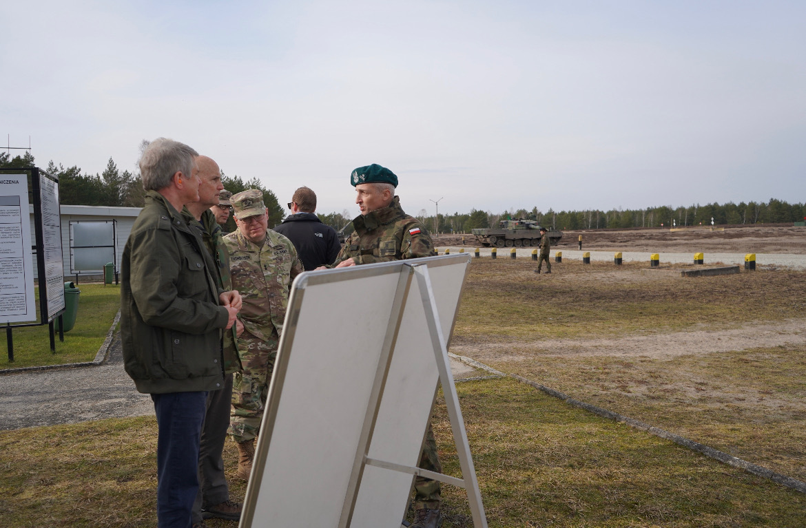 Delegation visiting a Polish training site for Ukrainian soldiers training on Leopard 2 tanks